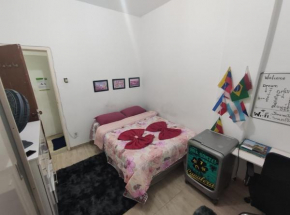 Quarto em Apto entre Santa Teresa e Lapa